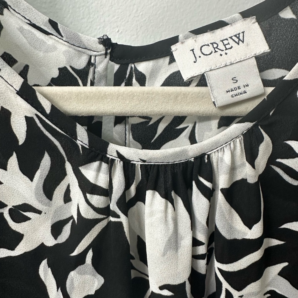 J. Crew Black and White Floral Smocked Cuff Long Sleeve Blouse Sz. S - Picture 2 of 9